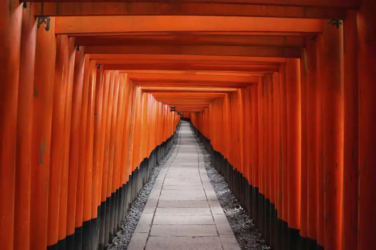 Fushimi Inari Shrine: Kyoto&rsquo;s Enchanting Gateway to the Spiritual World