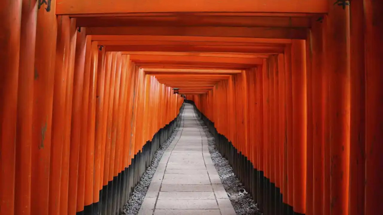 Fushimi Inari Shrine: Kyoto’s Enchanting Gateway to the Spiritual World