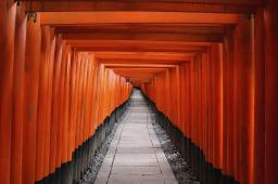 Fushimi Inari Shrine: Kyoto’s Enchanting Gateway to the Spiritual World